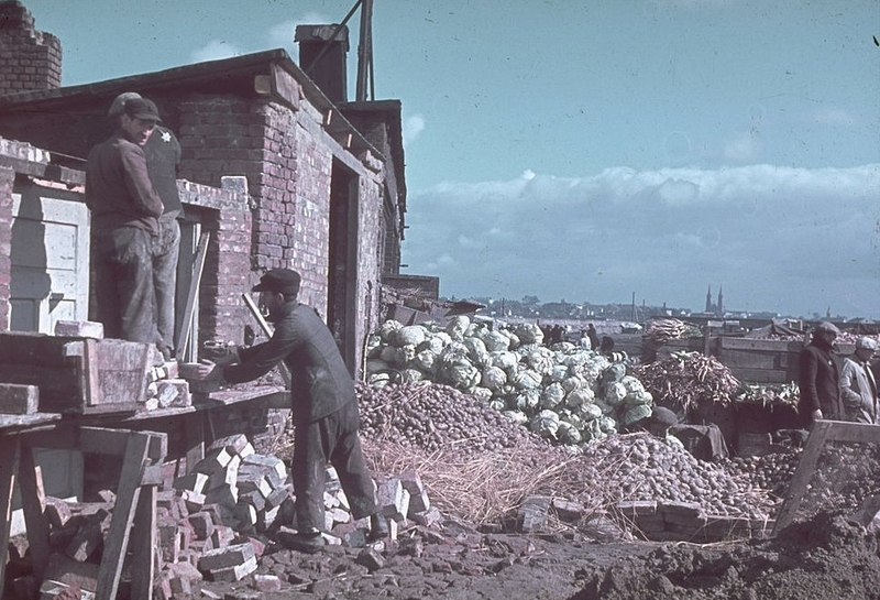 Work In The Ghetto | Getty Images Photo by Hugo Jaeger/Timepix